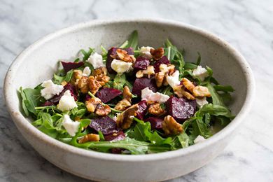 Arugula Beet Salad with Goat Cheese and Walnuts