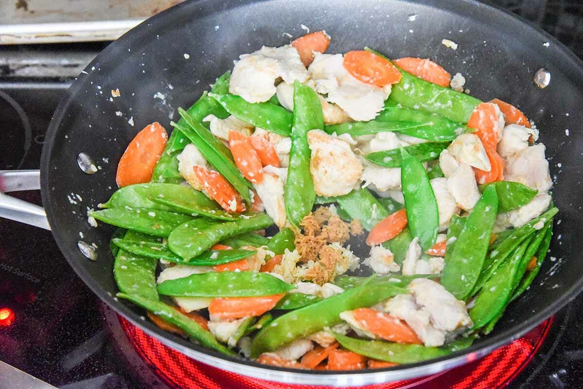 Moo Goo Gai Pan Chinese Food stir fry the peas and carrots