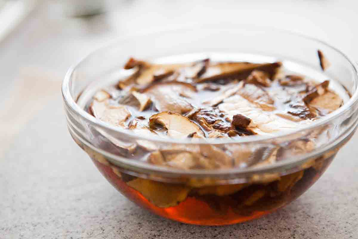 soak dry mushrooms for mushroom sugo