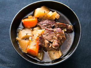 Crock Pot Guinness Beef Stew In Black Bowl