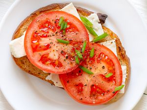 tomato sandwich