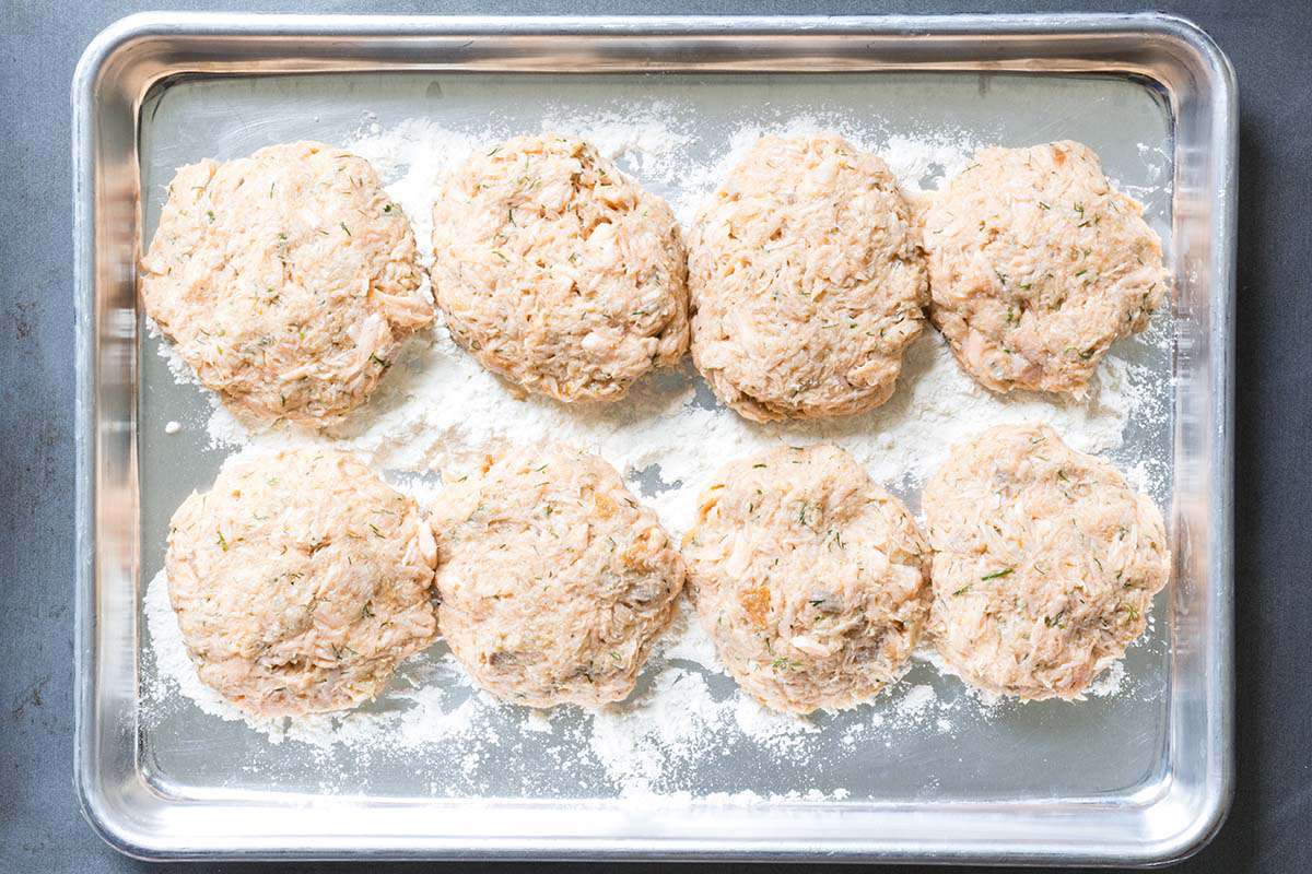 Fresh Salmon Cakes with Spicy Mayo