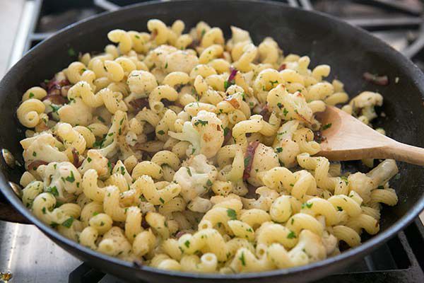 cauliflower-pasta-bacon-method-600-7