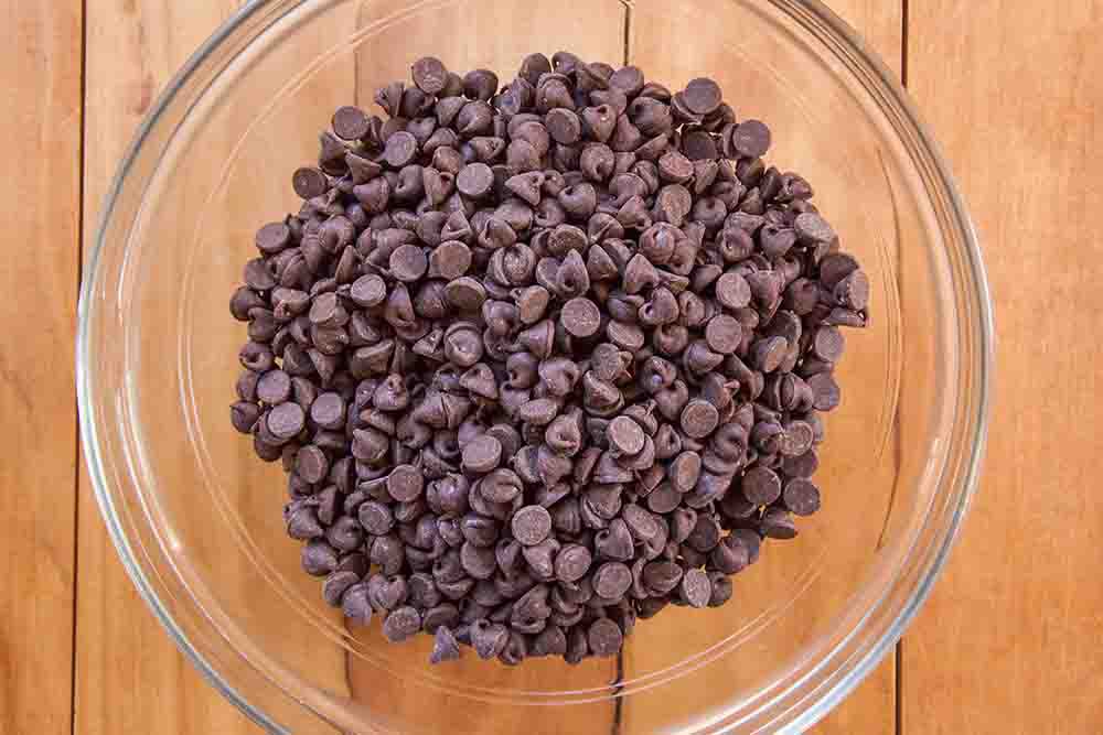 melting chocolate for peanut butter buckeye balls