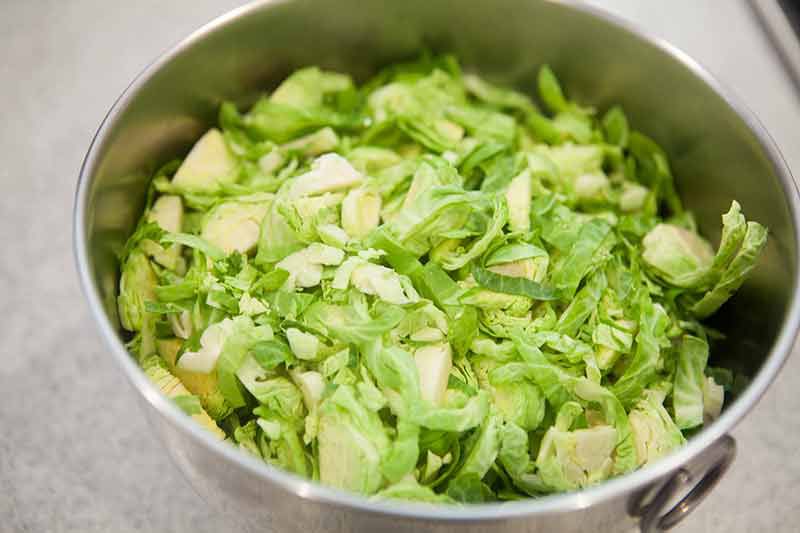 brussels-sprouts-bacon-chesnuts-method-1
