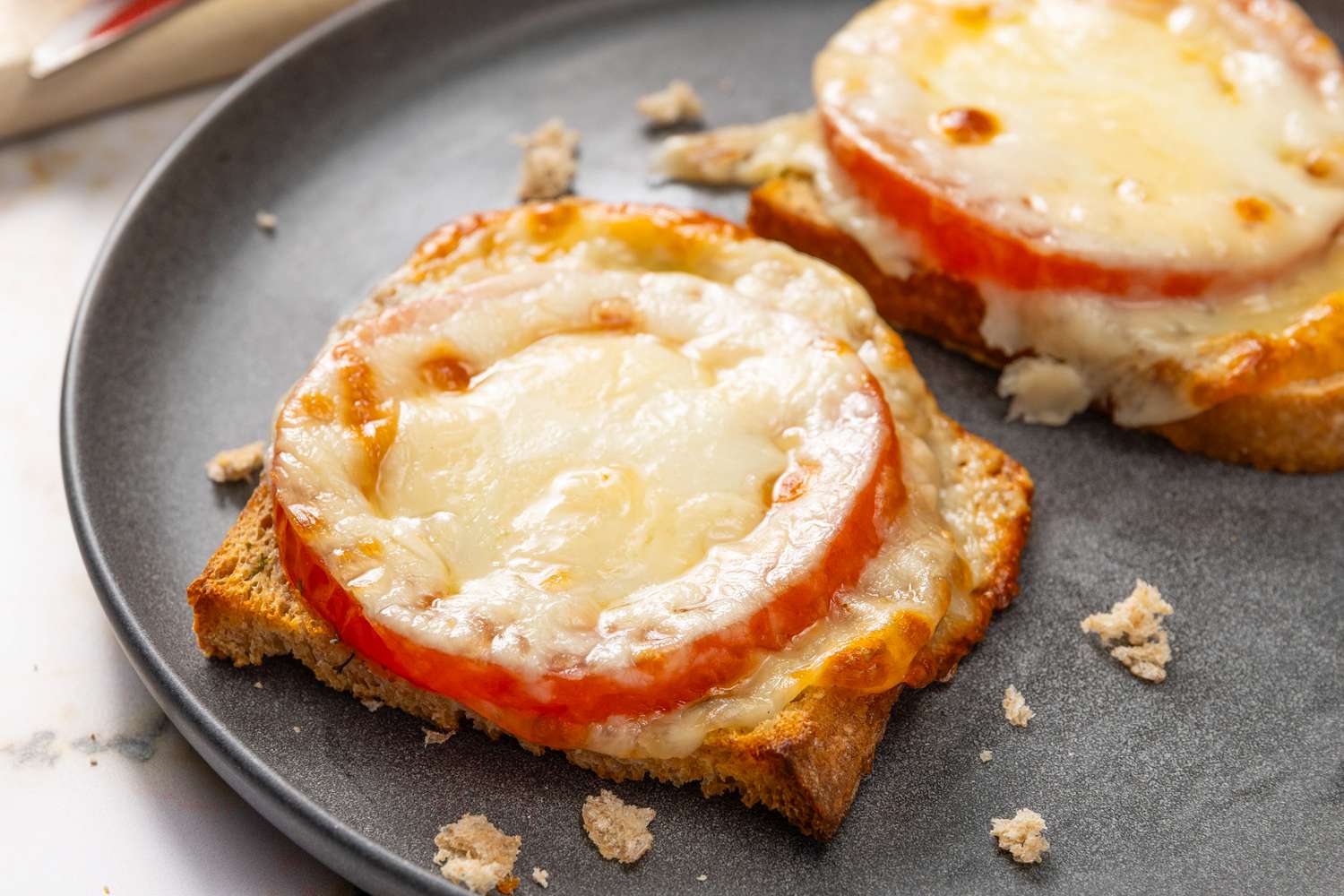 Marv'n'Joe tomato sandwich on a plate
