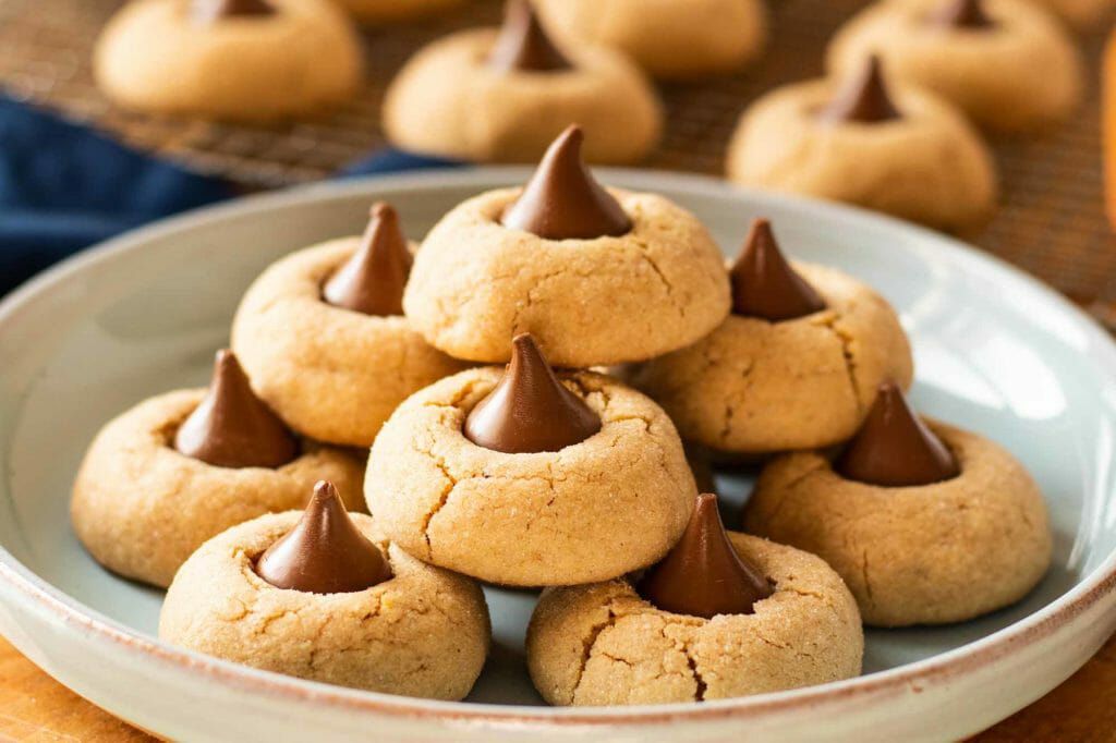 Easy Peanut Butter Blossom Cookies