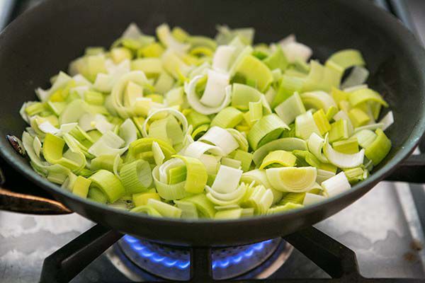 breakfast-casserole-leeks-asparagus-method-600-3