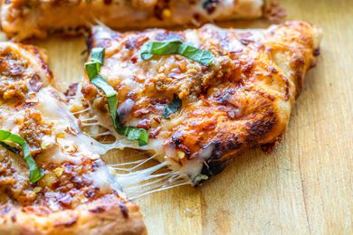Easy spicy sausage pizza with cheese