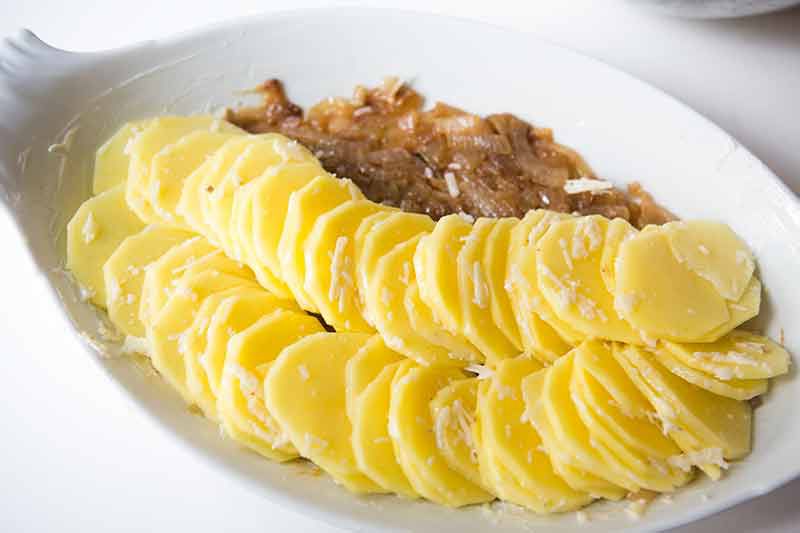 how to layer potatoes for scalloped potatoes