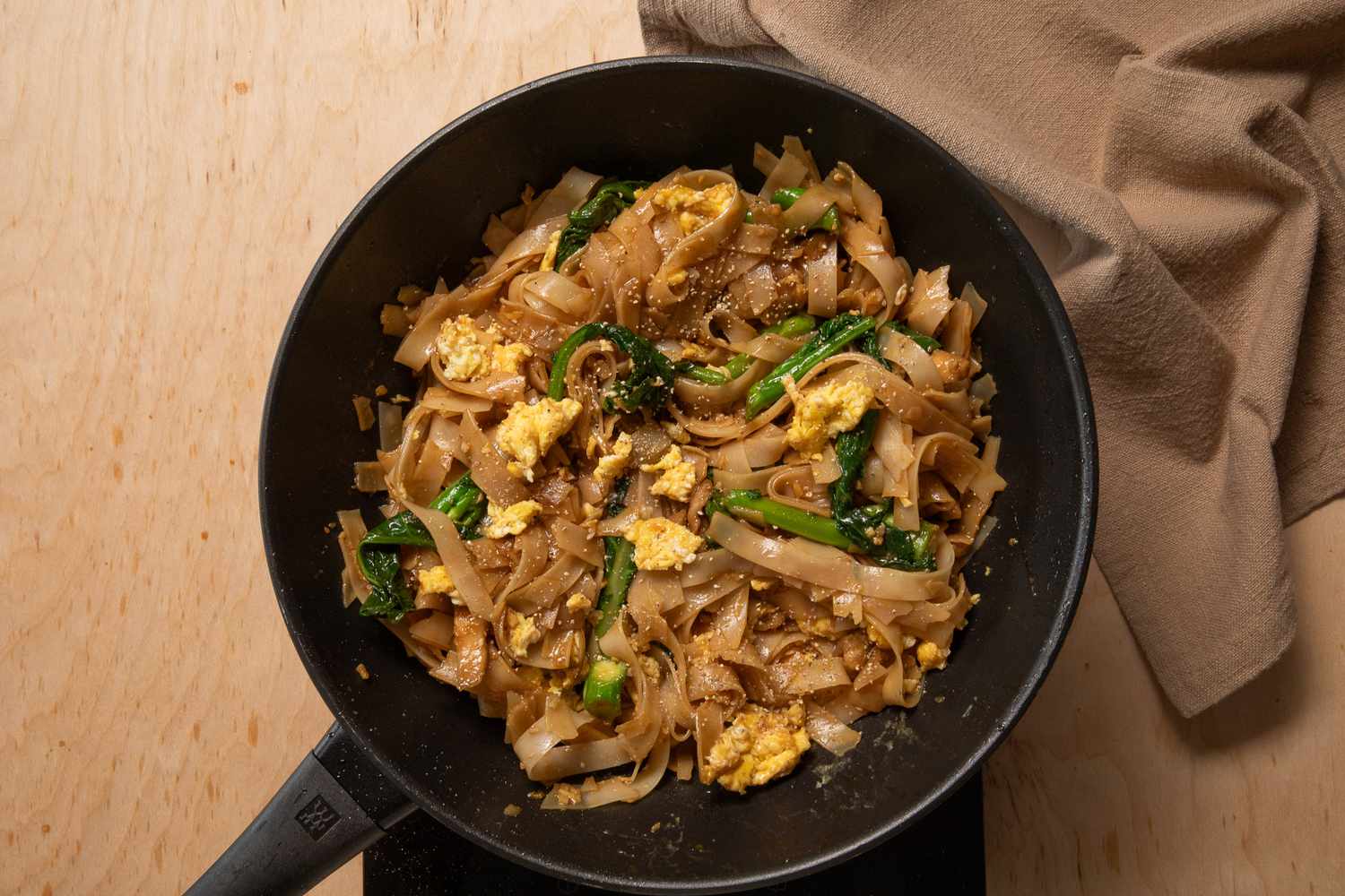 pad see ew in a wok