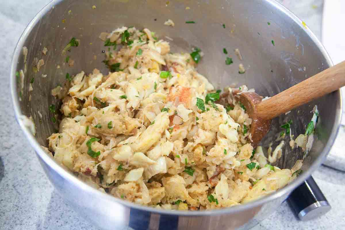 How to make crab cakes - making crab cake mixture