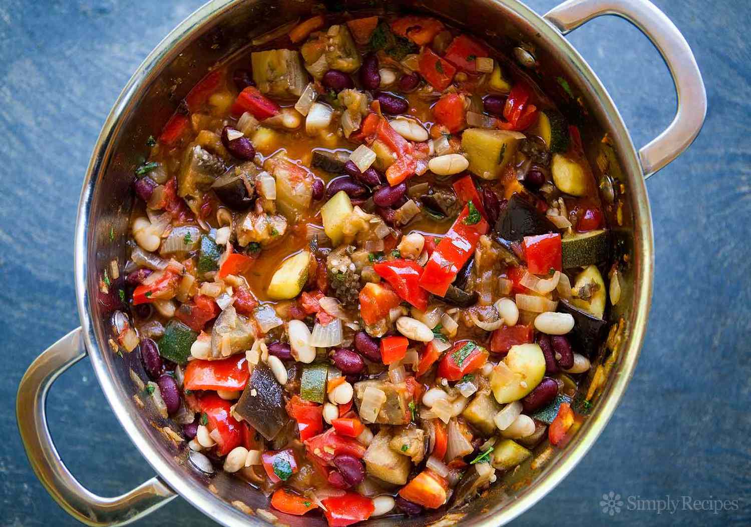 vegetarian chili with beans and vegetables
