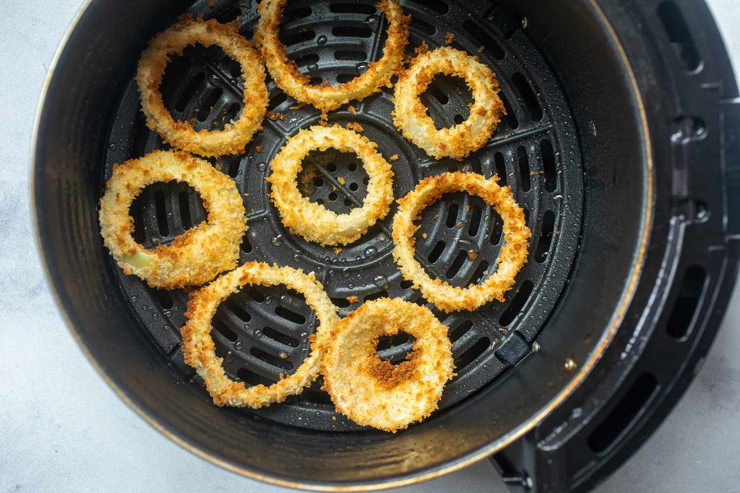 Crispy onion rings cooked in an air fryer.