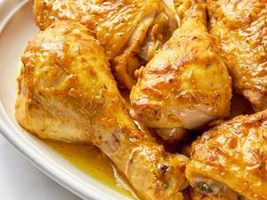 Mustard-herb chicken on a platter
