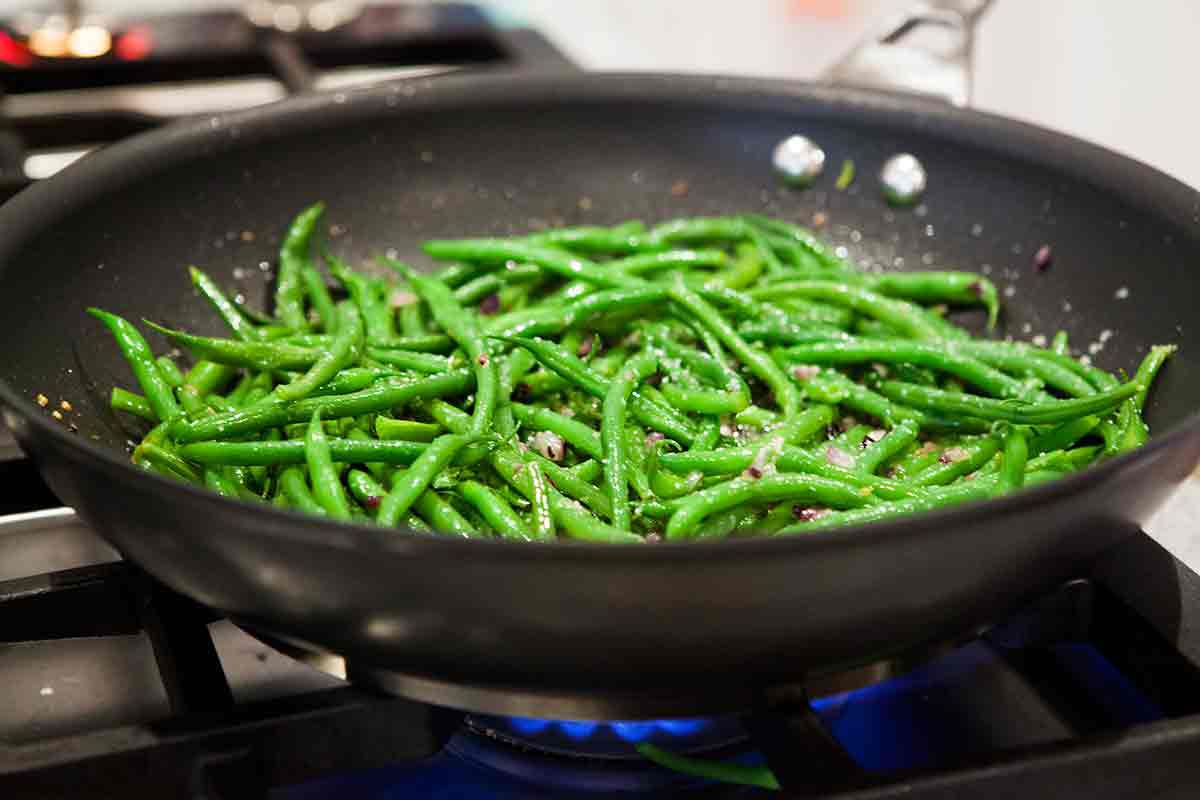 sauteeing french green beans haricot verts