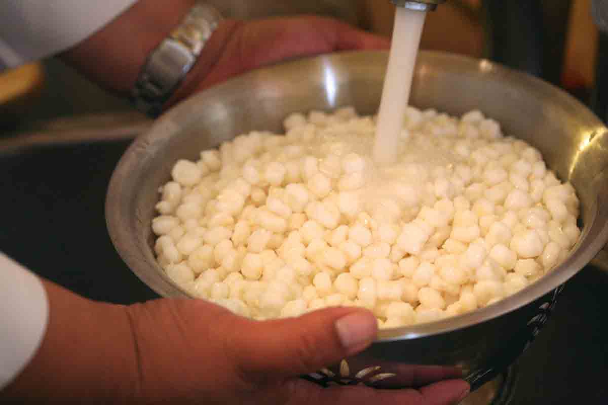 rinsing hominy for pozole