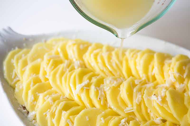 making scalloped potatoes