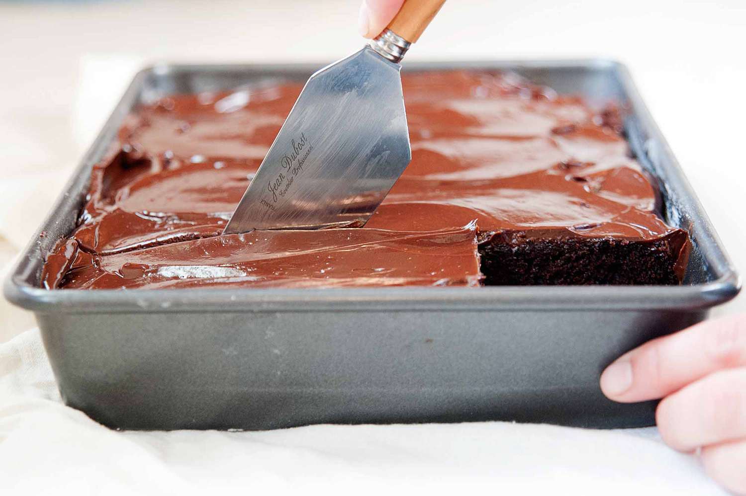 Chocolate Cake with Sour Cream and Coffee - slicing the cake