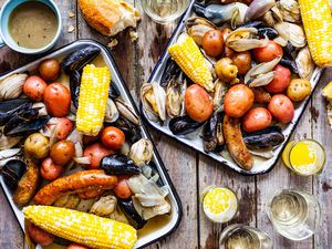 Clambake on platters with dirnks and melted butter on the side