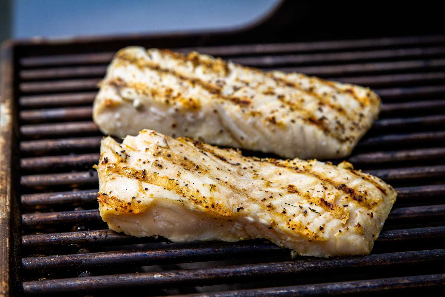 Fish on grill grates