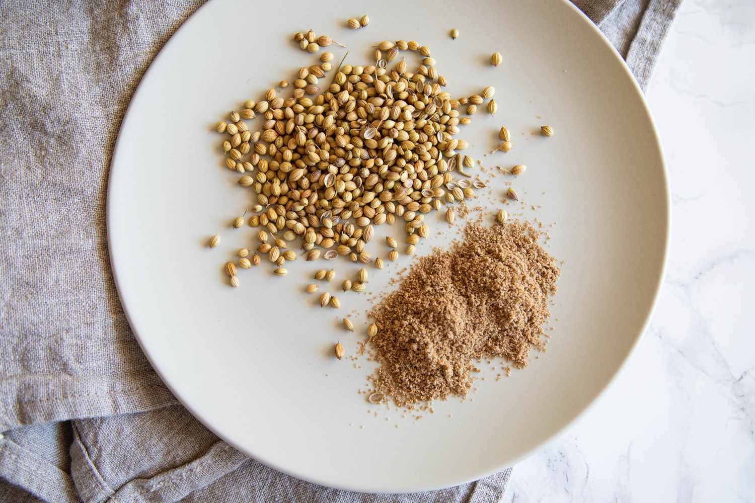 Ground and whole coriander