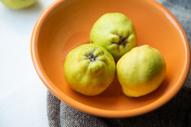 An orange bowl will quince fruit