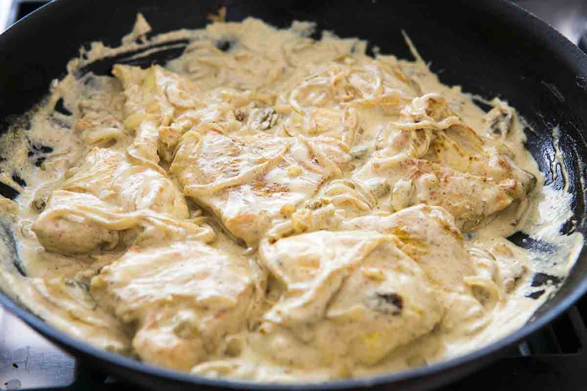 coat chicken cutlets in sour cream sauce for chicken curry in a hurry