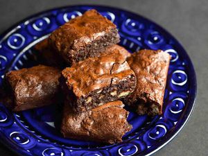 A plate of brownies.
