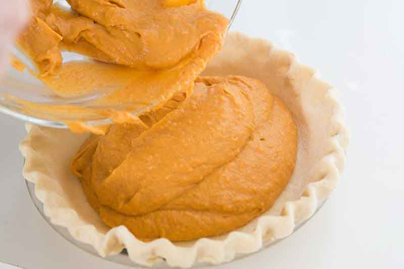 filling sweet potato pie crust