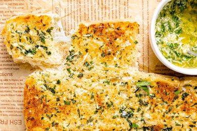 garlic bread made with dinner rolls