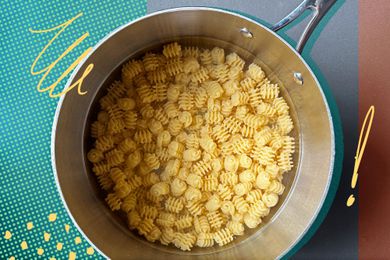 pasta in a pot of cold water