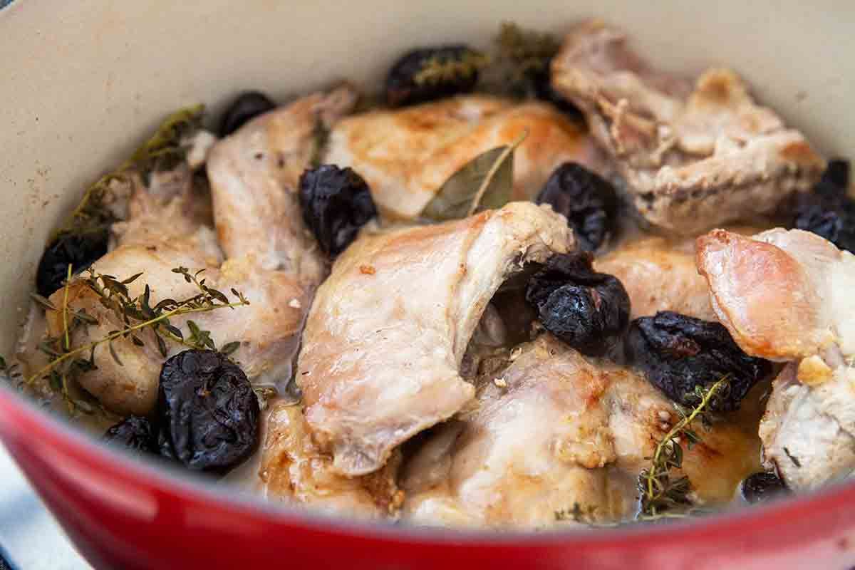 cook braised rabbit with prunes