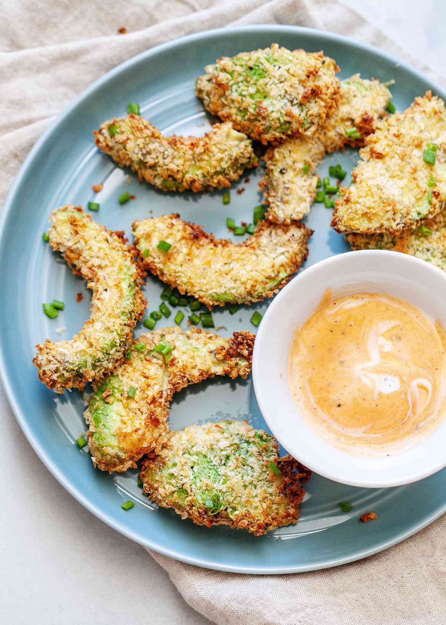 Avocado fries with spicy dipping sauce