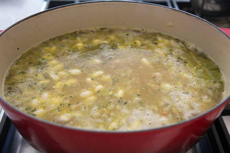 making bean and bacon soup