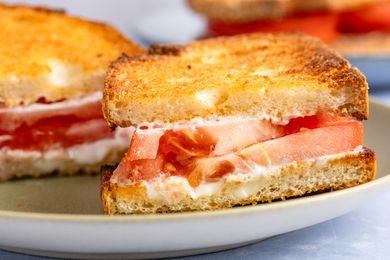 Tomato sandwich