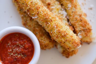 How to cook mozzarella sticks in air fryer