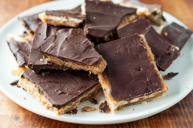 A plate of broken up Christmas Cracker Candy