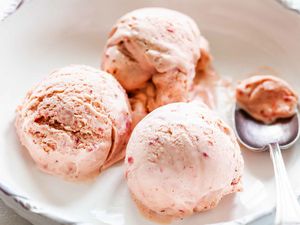 recipe for Homemade strawberry ice cream