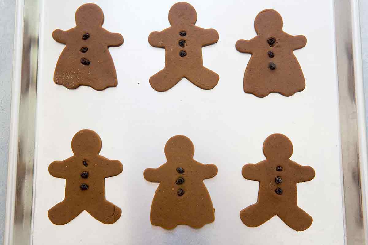 Six Gingerbread men and women with raisin buttons 