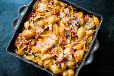 Pasta with Tuna and Tomato Sauce