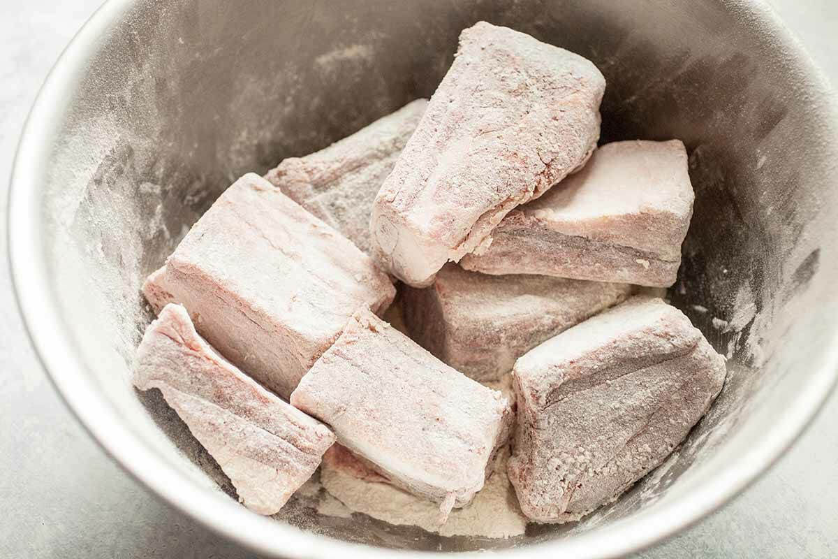 coat the short ribs in flour