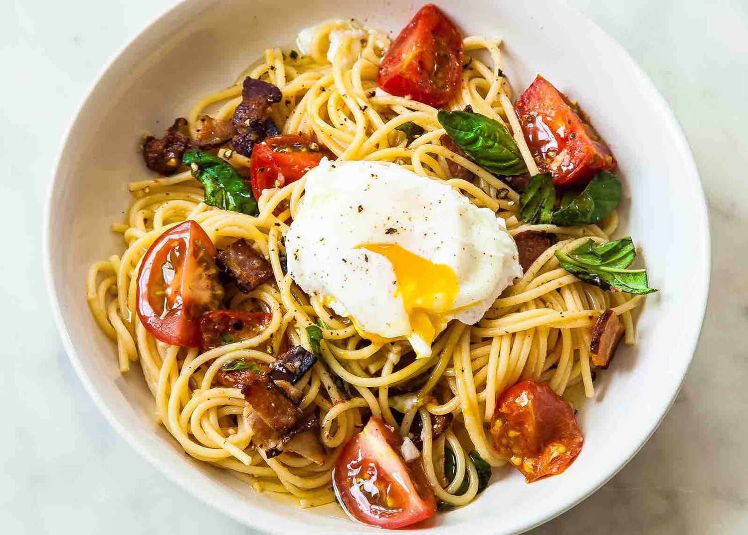 spaghetti with tomato, bacon, and eggs