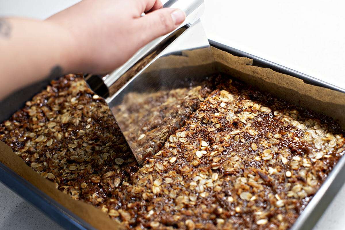 how to cut Oatmeal Carmelita Bar Recipe