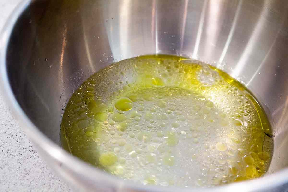 Dissolve the yeast for focaccia bread