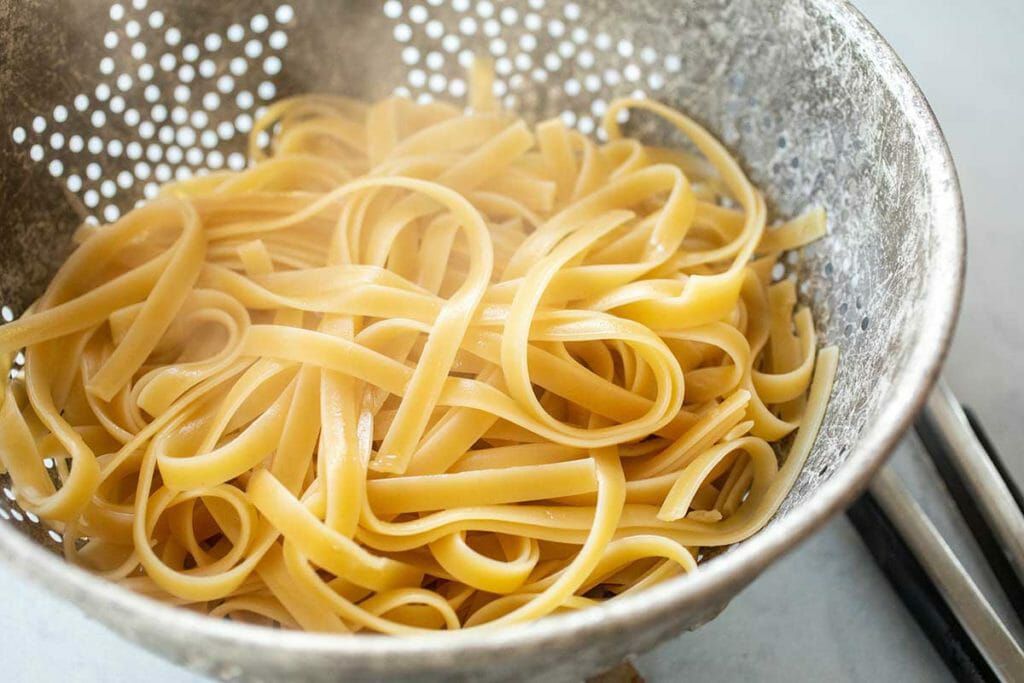 Cooked linguine for chicken alfredo