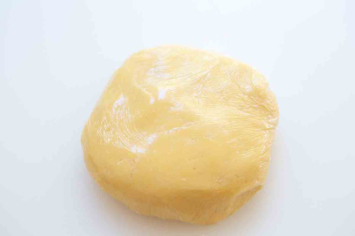  Wrapped disk of tart dough