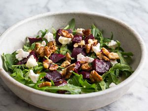 Arugula Beet Salad with Goat Cheese and Walnuts
