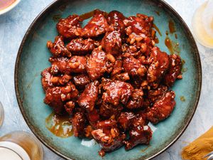Korean fried chicken on blue platter. 