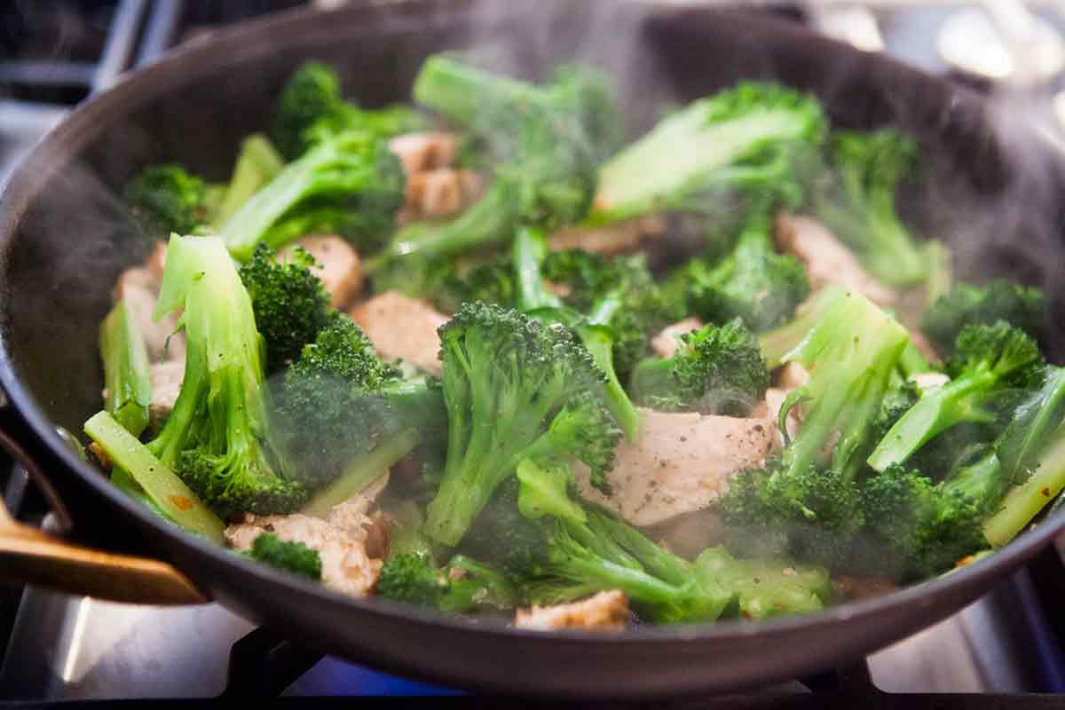 stir fry broccoli, chicken, almonds